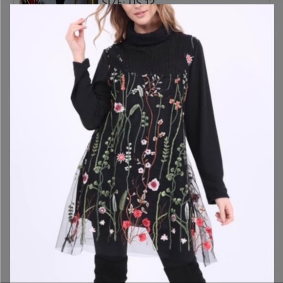 Highness NYC Tops - Highness NYC Size Large Chic Black Floral Embroidered Tunic